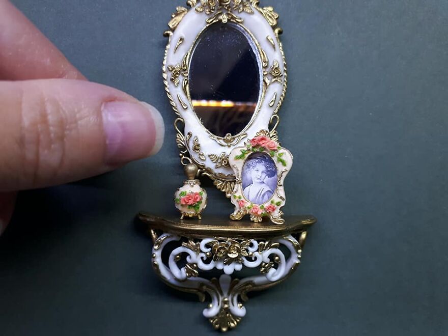 Mirror And Wall Shelf (Console) With Stucco