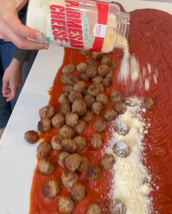 The Internet Is Going Bonkers For This Video In Which A Woman Shares Her “Ultimate Spaghetti Trick” The Internet Is Going Bonkers For This Video In Which A Woman Shares Her “Ultimate Spaghetti Trick”