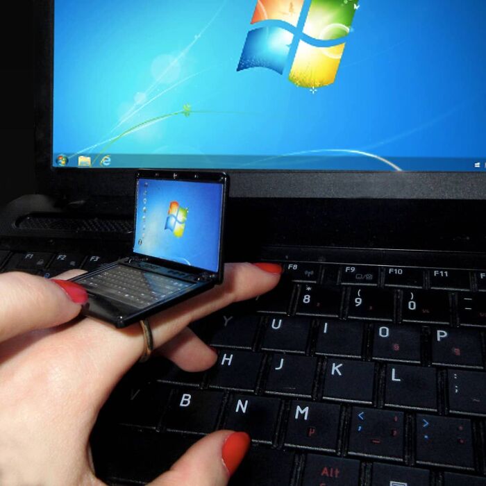 Everyday-Objects-Fashion-Accessories-Artist-Gab-Bois