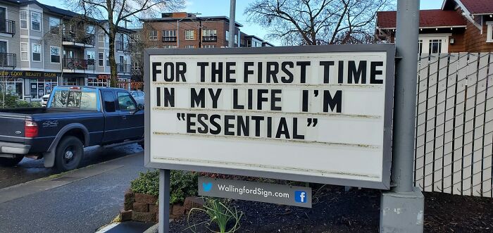 Funny-Gas-Station-Sign