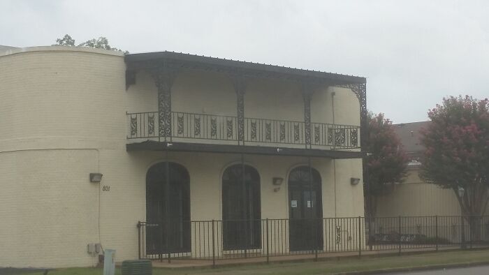 This Balcony With No Access