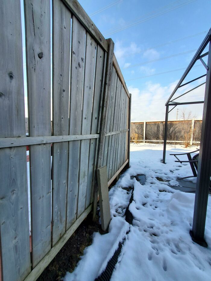 DIY - How To Fix Falling Fence With Two Screws!