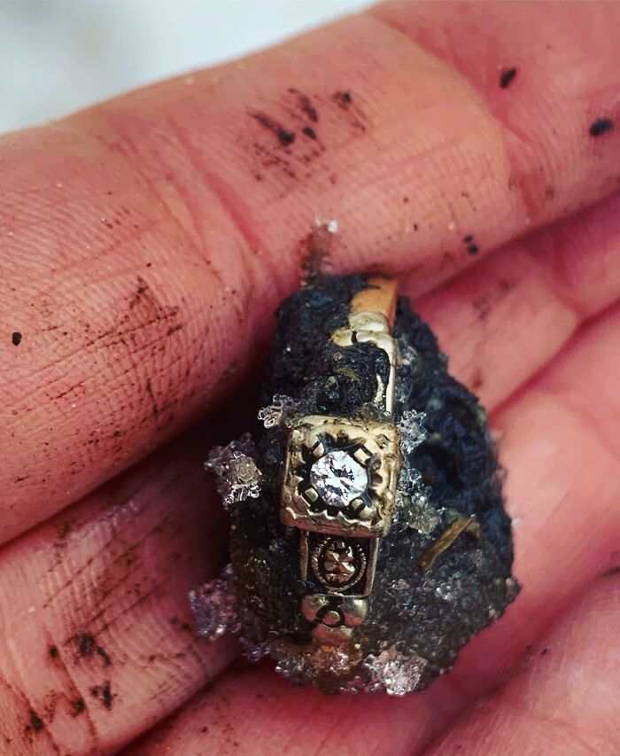 Best Clump Shot Ever!! Turned Out To Be A Turn Of The Century Gold Ring With Diamond!! Winter Detecting Paid Off