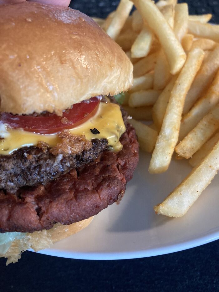 Ordered My Burger With An Impossible Patty And They Just Added The Impossible Patty To The Regular Meat Patty