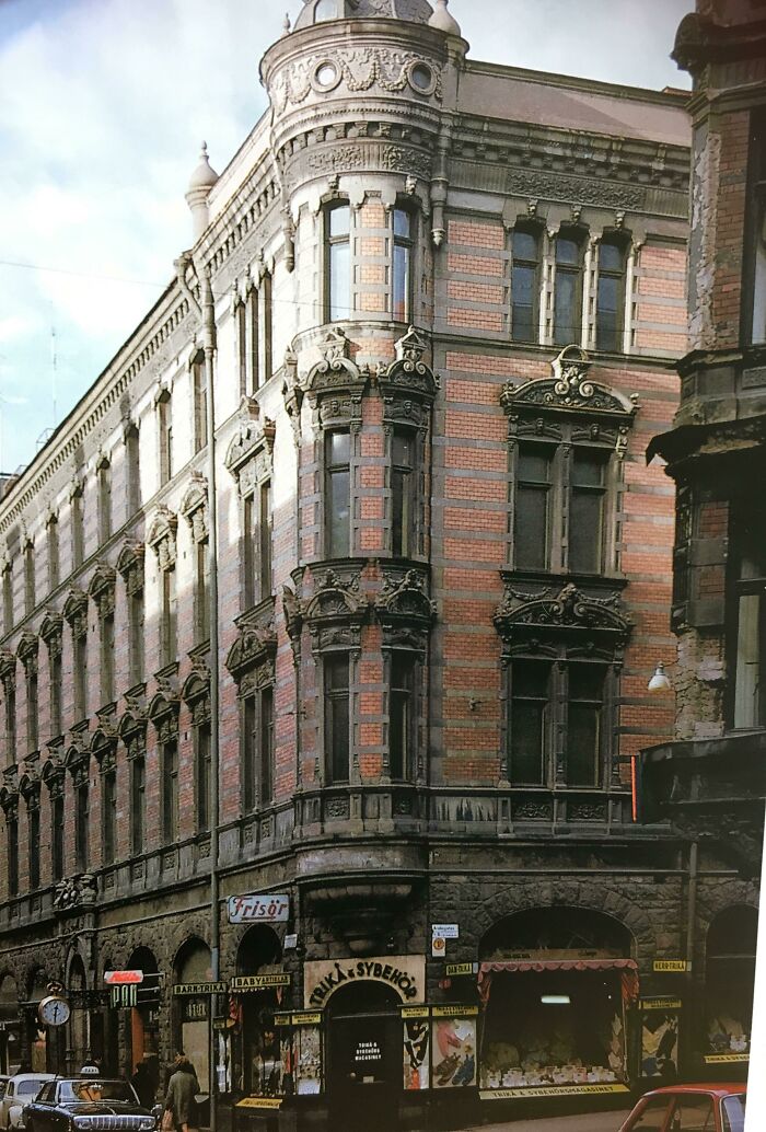 Apartment Building At Humlegårdsgatan In Stockholm, Sweden. New Zoning Plans Prohibited Apartments At The Street, Which Forced The Tenants Out And The Demolition Of The Building In 1966. It Was Replaced By A Seven-Story Office Building