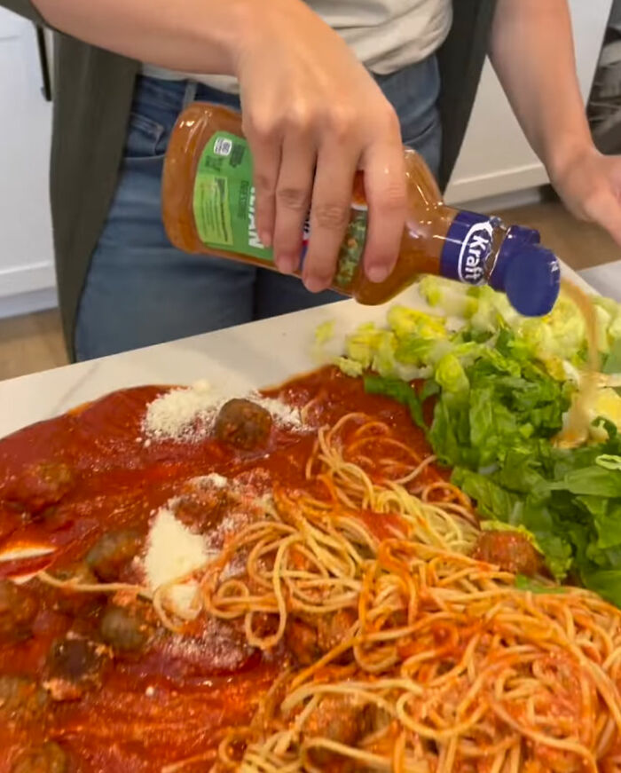 The Internet Is Going Bonkers For This Video In Which A Woman Shares Her “Ultimate Spaghetti Trick” The Internet Is Going Bonkers For This Video In Which A Woman Shares Her “Ultimate Spaghetti Trick”