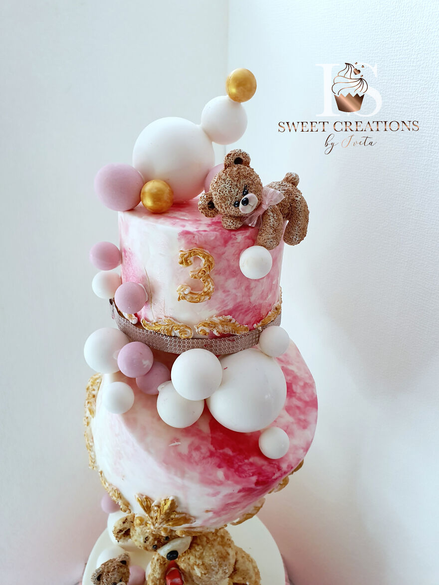 I Made An Antigravity Cake