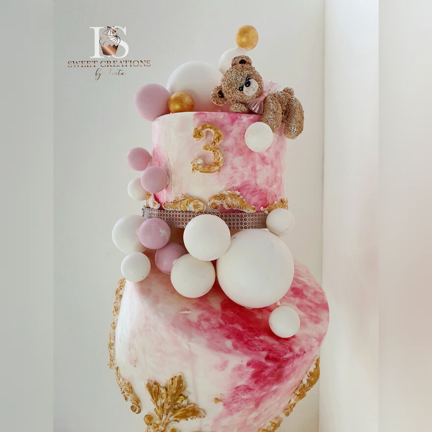 I Made An Antigravity Cake