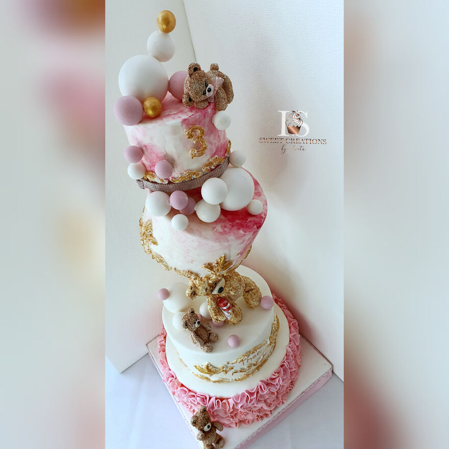 I Made An Antigravity Cake