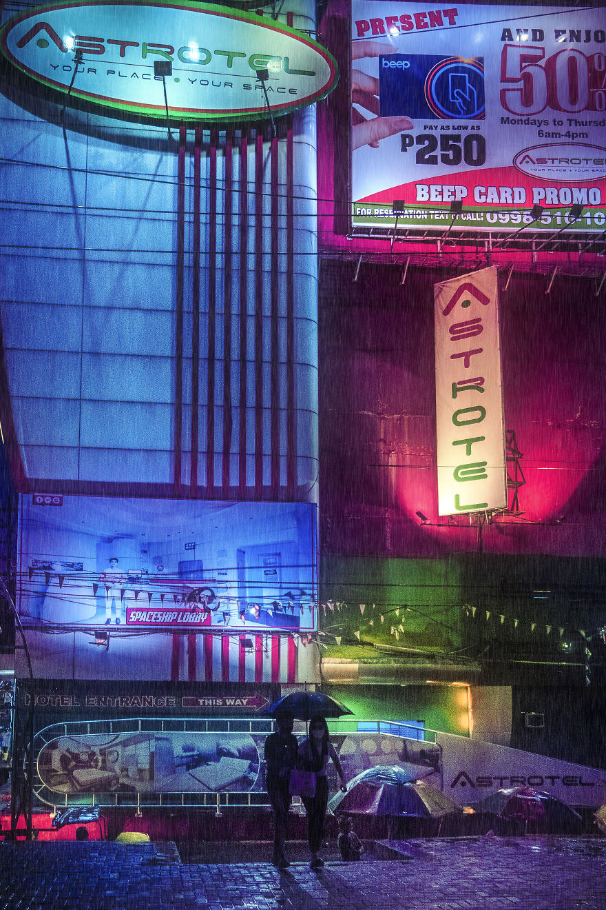 A Short-Stay Budget Hotel Chain In Monumento. Love In The Time Of Cyberpunk