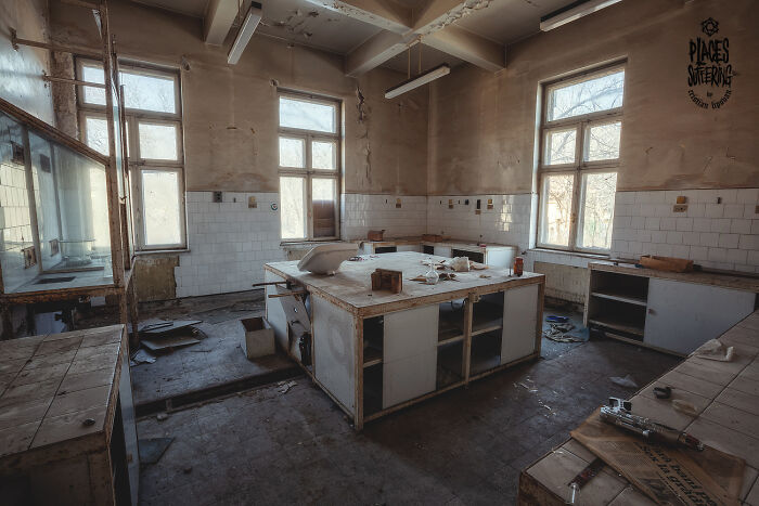 I Entered An Abandoned Food Chemistry Institute Illegally To Take Pictures (30 Pisc)