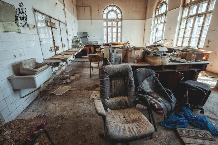I Entered An Abandoned Food Chemistry Institute Illegally To Take Pictures (30 Pisc)