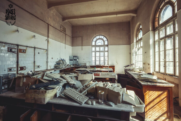 I Entered An Abandoned Food Chemistry Institute Illegally To Take Pictures (30 Pisc)