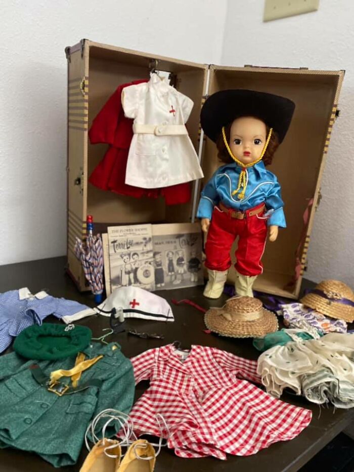 Yesterday Morning I Came Upon A Yard Sale And Found This Amazing Doll Trunk From The 1950’s Which I Eagerly Swooped Up For $25