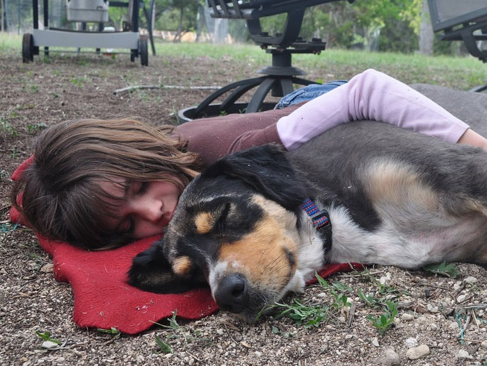 30 People Share Stories Of How Their "Crazy Neighbor" Earned That Name