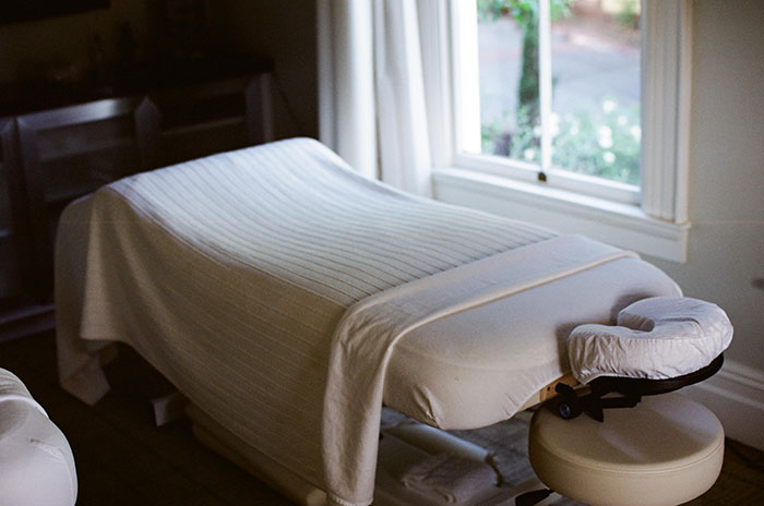 Guy Wanted A Happy Ending But Got A Sad Ending For Free In A Hilarious Chat That Went Viral