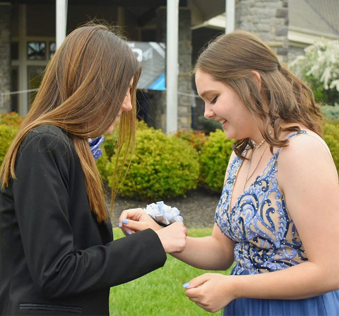 "Absolute Embarrassment": Parents Are Beyond Mad After Ohio School Pupils Elect A Lesbian Couple As Prom King And Queen "Absolute Embarrassment": Parents Are Beyond Mad After Ohio School Pupils Elect A Lesbian Couple As Prom King And Queen
