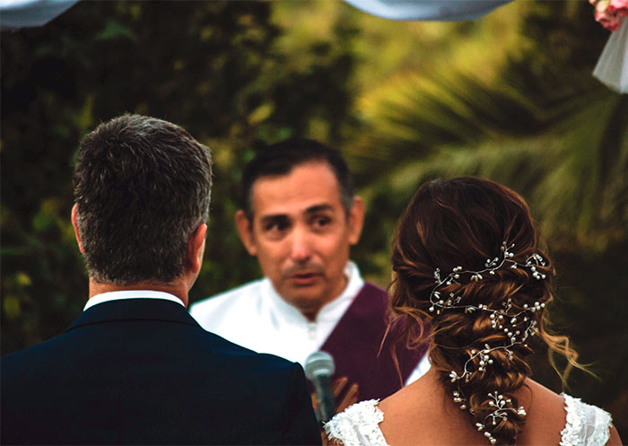 35 People Reveal The Worst Thing They've Ever Seen At A Wedding
