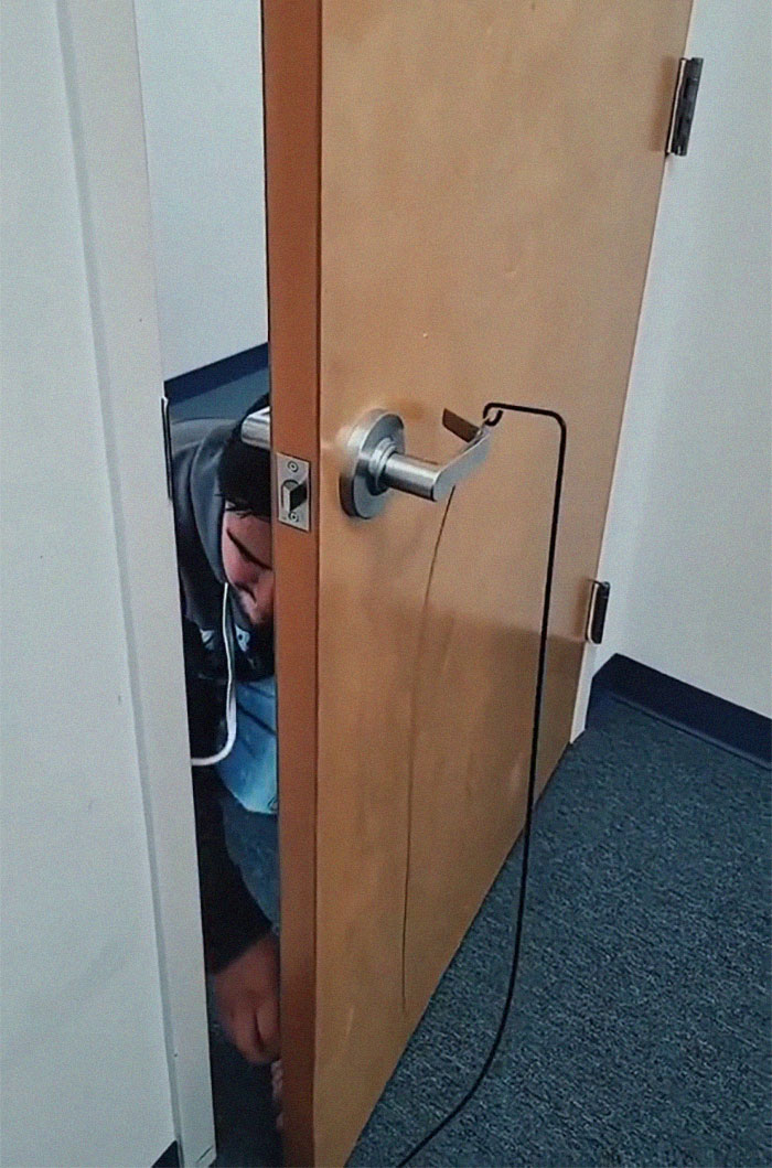 Teen Girl Outsmarts A Hotel Room Invader Using A Tip She Received From Her Police Officer Dad Teen Girl Outsmarts A Hotel Room Invader Using A Tip She Received From Her Police Officer Dad