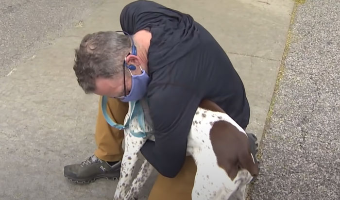 News Anchor Reporting On A Stolen Puppy Sees The Same Dog In The Street, Realizes It's The Kidnapper Walking Him News Anchor Reporting On A Stolen Puppy Sees The Same Dog In The Street, Realizes It's The Kidnapper Walking Him