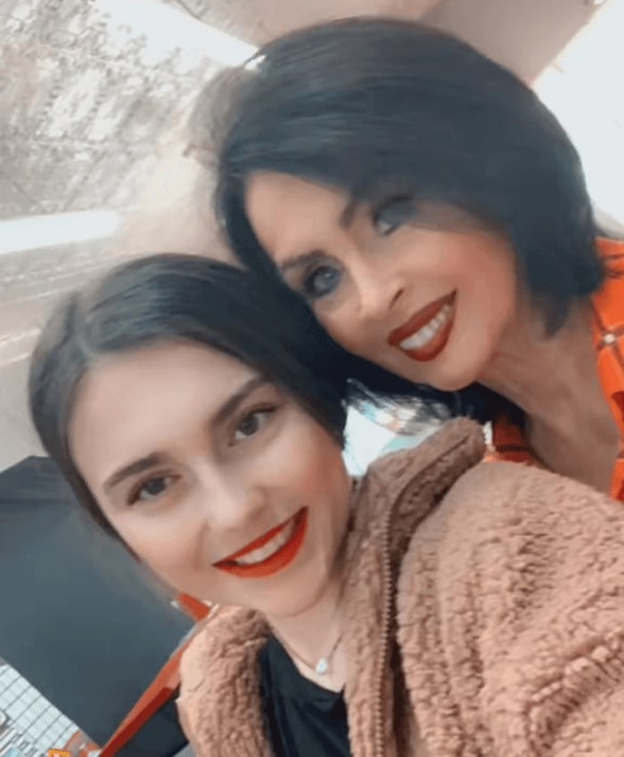 Teen Moves Into A Retirement Community By Accident And Loves It