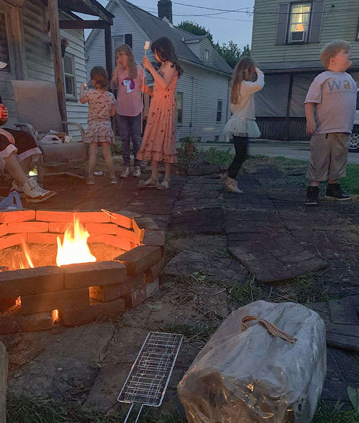 I Bought An Investment Property To Flip In A Not-So-Great Neighborhood. The Neighborhood Kids Had Never Been Camping, Had A Fire, Or S’mores Before, So We Did This