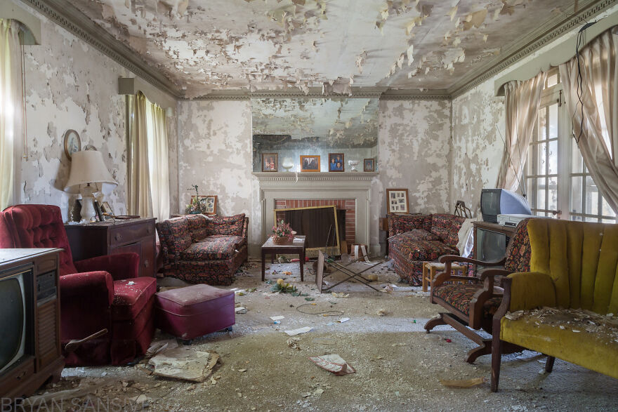 I Found An Abandoned Farmer's House Filled With Vintage Stuff (27 Pics) I Found An Abandoned Farmer's House Filled With Vintage Stuff (27 Pics)