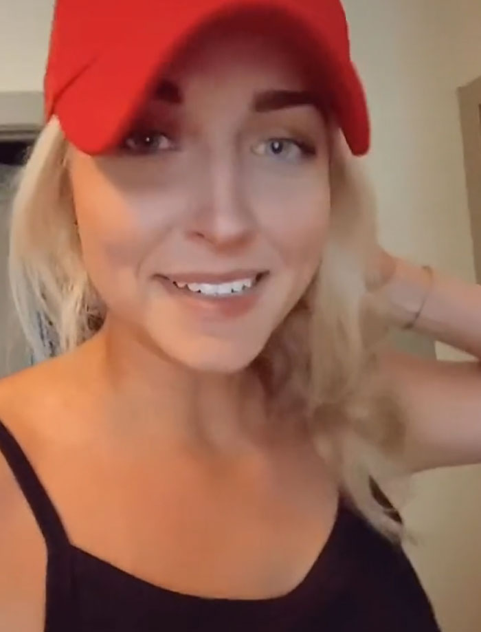 Girl Goes Viral With 1.1M Views By Sharing How She Found A Tile Tracker In Her Purse After A Night Out Girl Goes Viral With 1.1M Views By Sharing How She Found A Tile Tracker In Her Purse After A Night Out