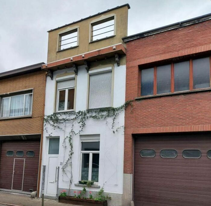 Clap Along If You Feel Like A Room Without A Roof