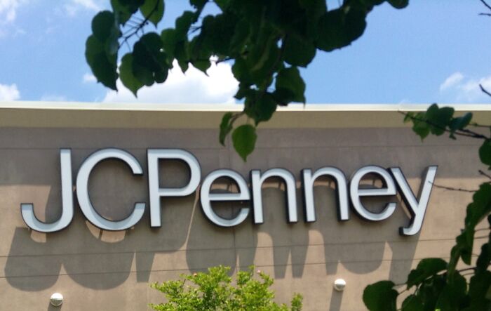 30 Business Decisions That Ended Up Hurting Companies, As Shared In This Online Group