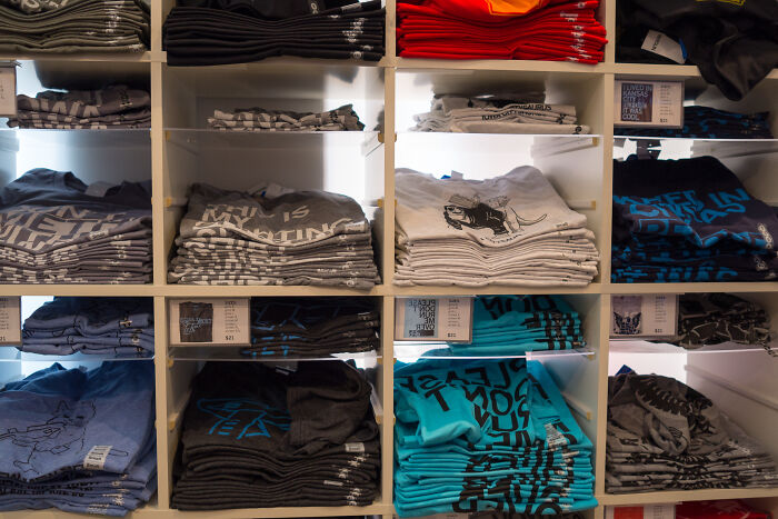 30 Business Decisions That Ended Up Hurting Companies, As Shared In This Online Group