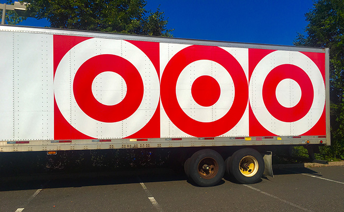 "I Don't Work Here, Lady": 30 Satisfying Stories Of Customers Reacting To Being Mistaken For Employees, Shared In This Online Group