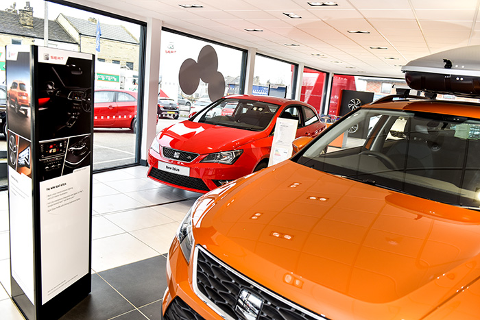 "I Don't Work Here, Lady": 30 Satisfying Stories Of Customers Reacting To Being Mistaken For Employees, Shared In This Online Group