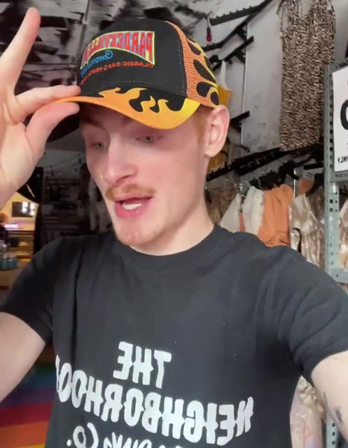 "Nice Store But Very Disappointed": Karen Leaves A 1-Star Review For A Small Business After Mistakenly Letting Her Daughters Spend $126 On Stickers