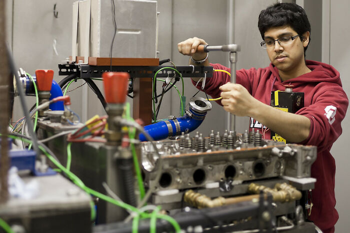 30 Former Students Who Grew Up To Become Not Who Their Teachers Expected Them To, As Shared In This Online Group