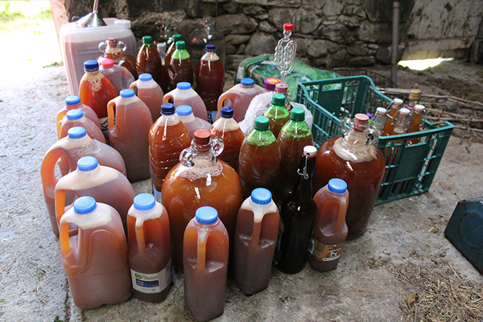 "I Don't Work Here, Lady": 30 Satisfying Stories Of Customers Reacting To Being Mistaken For Employees, Shared In This Online Group