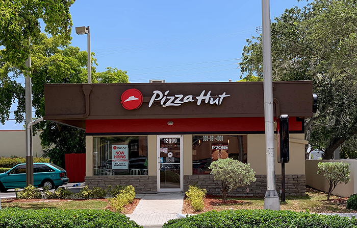 "I Don't Work Here, Lady": 30 Satisfying Stories Of Customers Reacting To Being Mistaken For Employees, Shared In This Online Group