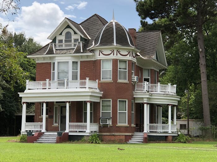 30 Former Students Who Grew Up To Become Not Who Their Teachers Expected Them To, As Shared In This Online Group