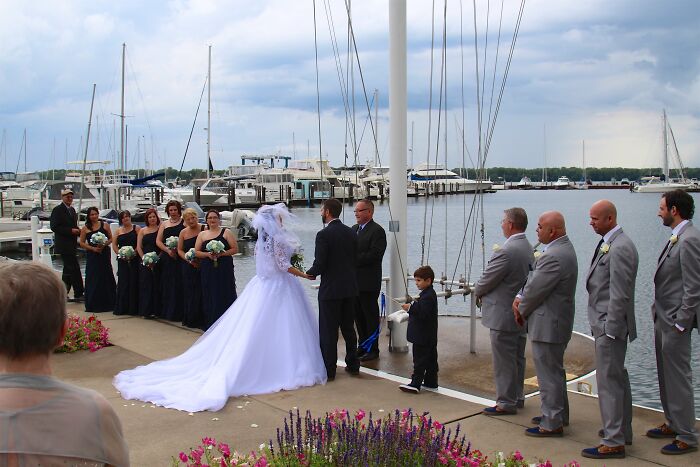 30 Business Decisions That Ended Up Hurting Companies, As Shared In This Online Group