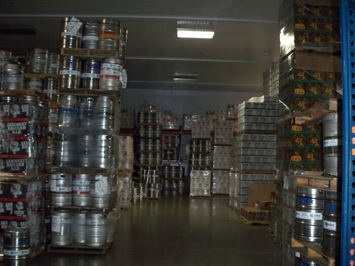 30 Business Decisions That Ended Up Hurting Companies, As Shared In This Online Group