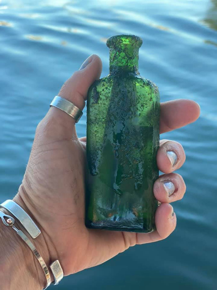 Woman Finds Sunken Message In Bottle From 1926 Addressed To One George Morrow, The Internet Helps Find Surviving Relatives Woman Finds Sunken Message In Bottle From 1926 Addressed To One George Morrow, The Internet Helps Find Surviving Relatives