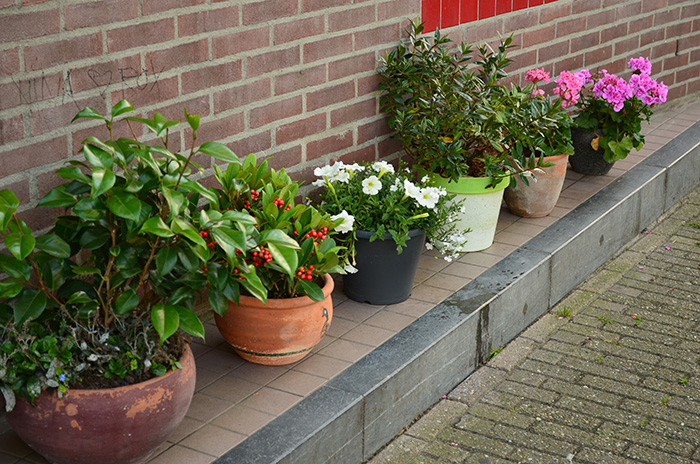 "I Don't Work Here, Lady": 30 Satisfying Stories Of Customers Reacting To Being Mistaken For Employees, Shared In This Online Group