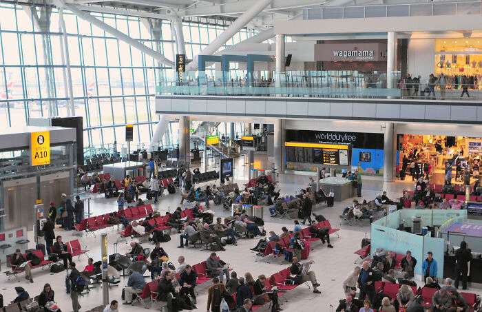 30 Business Decisions That Ended Up Hurting Companies, As Shared In This Online Group