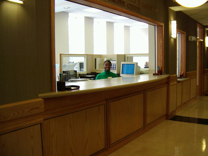 30 Business Decisions That Ended Up Hurting Companies, As Shared In This Online Group