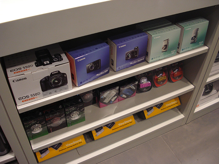 "I Don't Work Here, Lady": 30 Satisfying Stories Of Customers Reacting To Being Mistaken For Employees, Shared In This Online Group