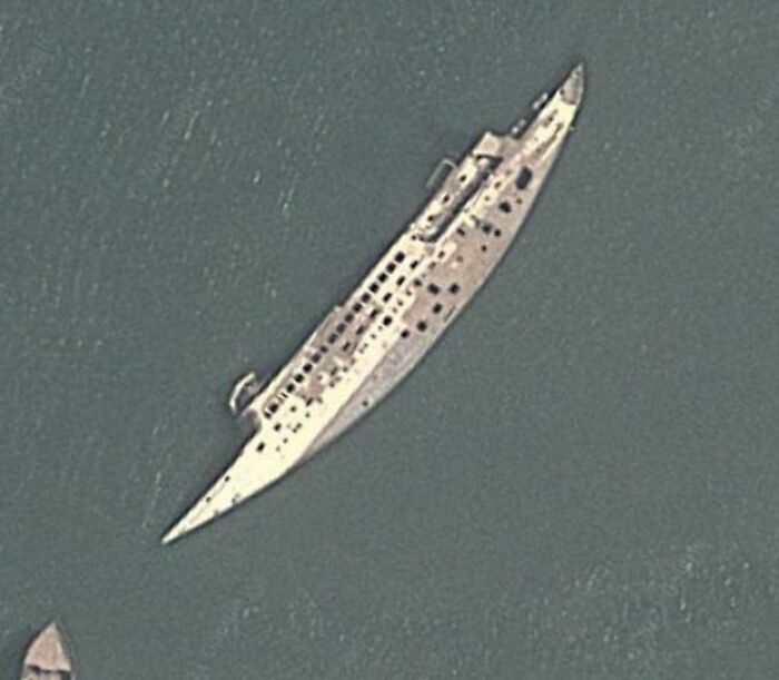 A Google Earth Pic Of A Wreck On A River In Iraq That Freaked Me Out A Bit