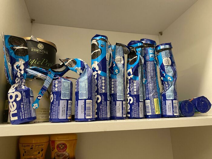 My 29-Year-Old Sister Does This Abomination. She Opens Multiple Packages Before Finishing The Already Open Ones. This Isn’t Restricted To Cookies