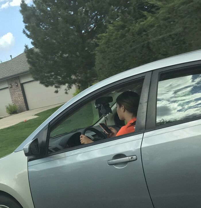She Was Snapchating While Driving (40 Mph Road (64.4 Kph)). She Also Had A Little Brother In The Passenger Seat While Doing This