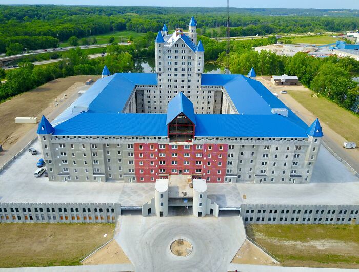 Grand Castle Apartments, Grand Rapids, Michigan