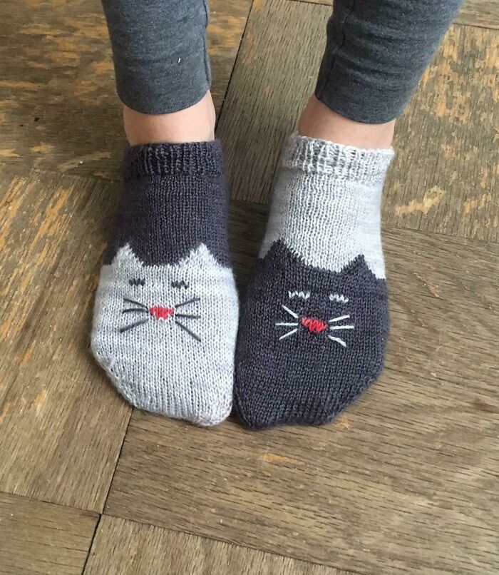 [fo] Just Some Kitty Socks I Knitted This Week